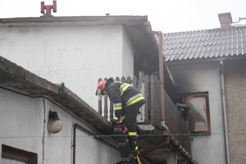 Pożar w Ogrodzieńcu. Spaliły się trzy pomieszczenia na poddaszu [ZDJĘCIA]