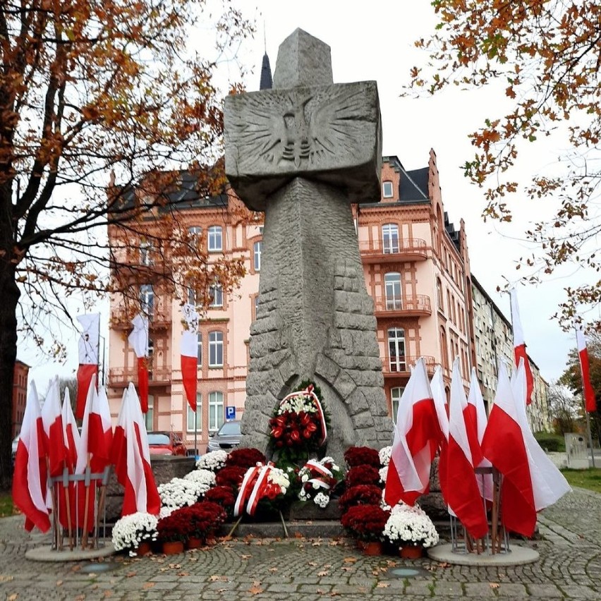 Zgorzelec: Skromne uroczystości z okazji 11 listopada. Kwiaty pod pomnikiem milenijnym