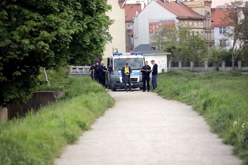 Zwłoki znaleziono 13 maja, a 24 maja zatrzymano sprawcę.