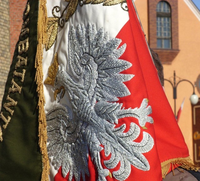 Takie symbole patriotyzmu zawsze dawały siłę Polakom.