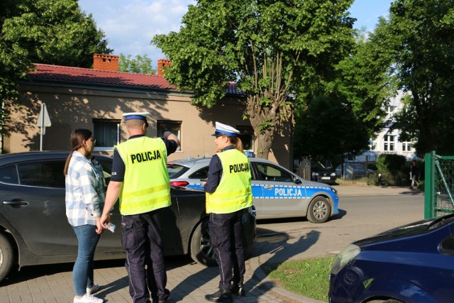 Policja bada przyczyny wypadku, do którego doszło niedaleko przejścia dla pieszych w Aleksandrowie Kujawskim.