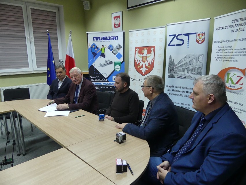 Uczniowie ZST i CKZ w Jaśle będą odbywać praktyki i staże w firmie Majewski
