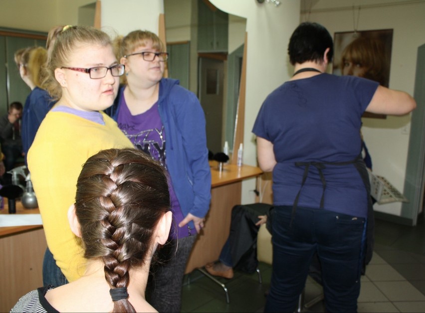 SOSW w Kole: Wizyta w salonie fryzjerskim