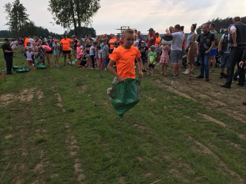 Blisko 300 osób bawiło się na akcji "Aktywnie, bezpiecznie z wodą i przyrodą", która odbyła się w Broniszewicach   