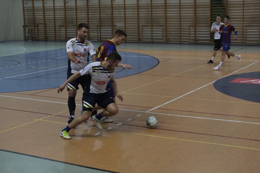 Czwarta kolejka Pniewskiej Amatorskiej Ligi Futsalu za nami [FOTO]