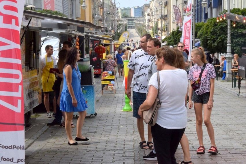 Ostatni dzień Street Food Polska Festival w Kielcach. W niedzielę tłumy kosztowały potraw ze wszystkich stron świata [ZDJĘCIA]