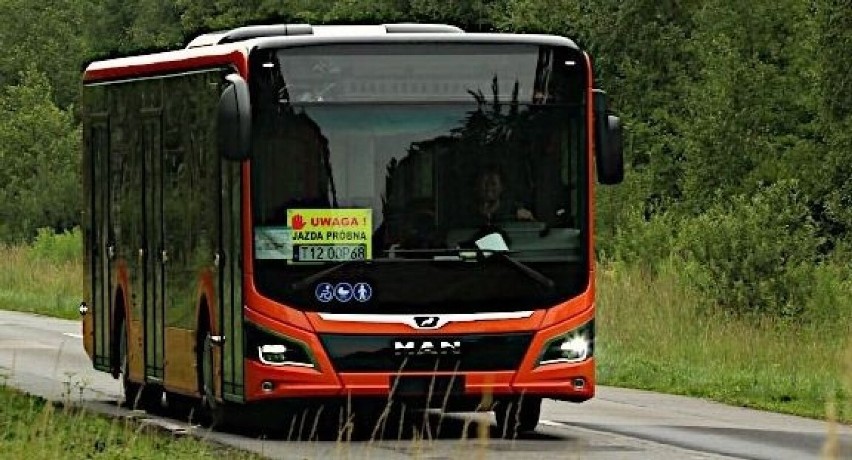 MAN w ostrowieckich barwach na ulicach Starachowice. Więcej...