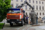 Pomnik Golema wrócił na Al. Marcinkowskiego w Poznaniu! Rzeźba zniknęła na kilka miesięcy po tym, jak powaliła ją wichura