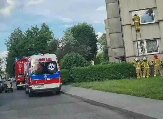 Strażacy interweniowali w bloku przy ulicy Grzyśki w Katowicach