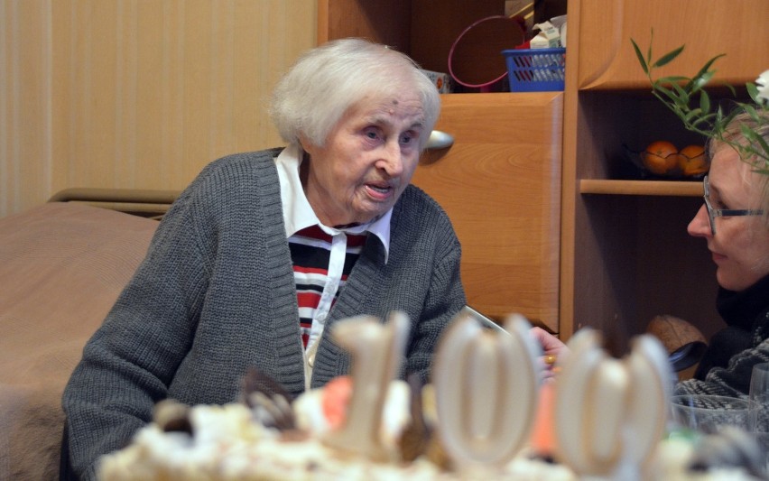 Pani Wanda Jurewicz z Kłodzka skończyła 100 lat! 