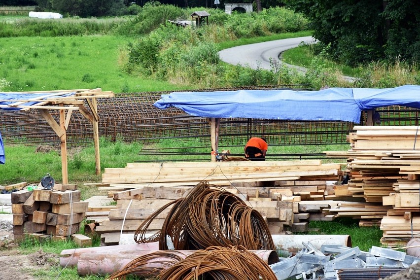 Blisko 10 milionów złotych będą kosztować dwa mosty, którymi...