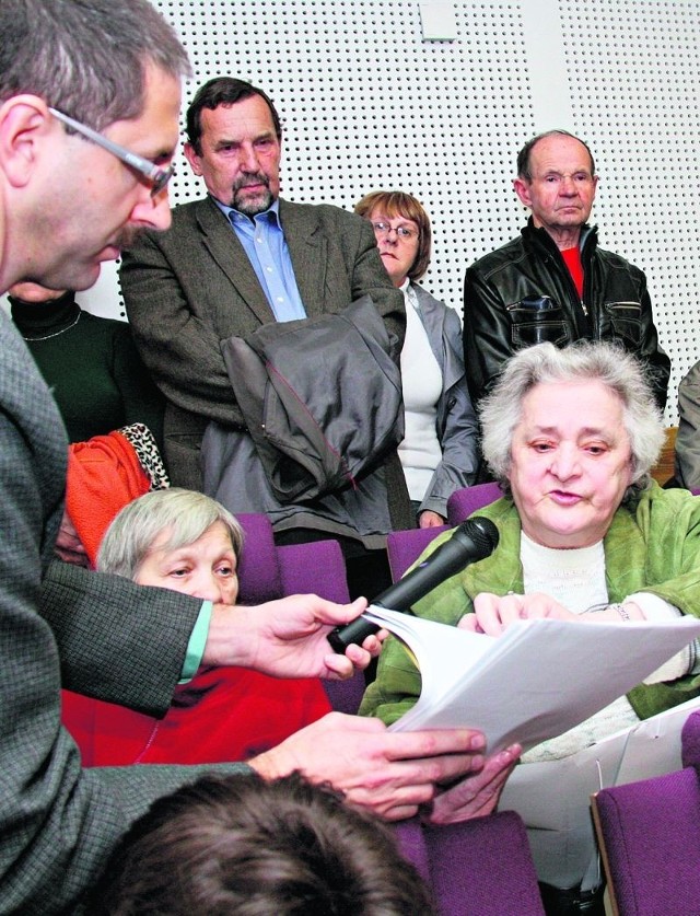 Chorzy na nowotwory pacjenci są zatrwożeni, bo mimo obietnic szpital nie dostał dodatkowych pieniędzy