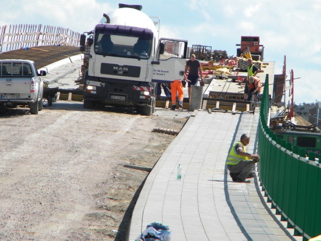 Most nad Radunią jest już gotowy i teraz prace są prowadzone na wiadukcie nad torami kolejowymi