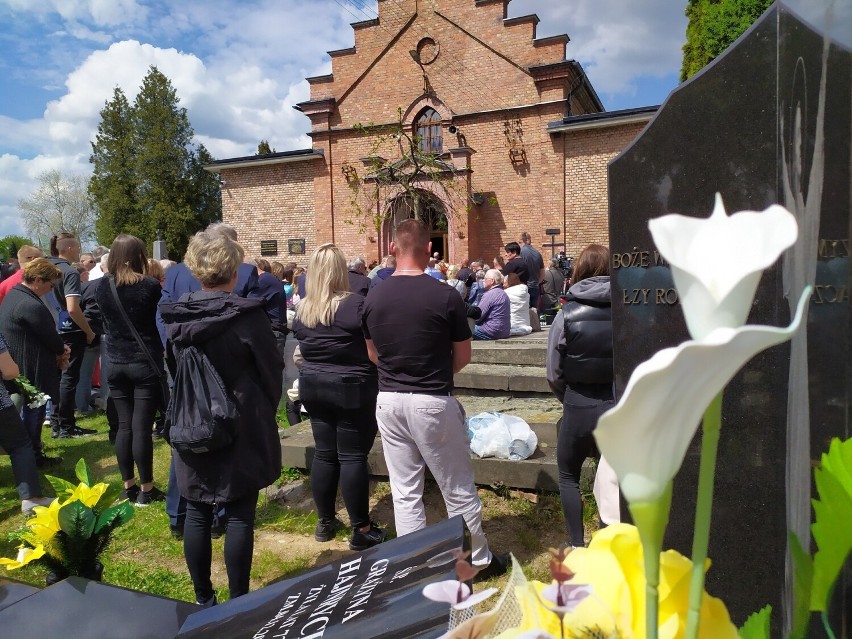Pogrzeb zmarłego Kamilka z Częstochowy. Na cmentarz przybyły...