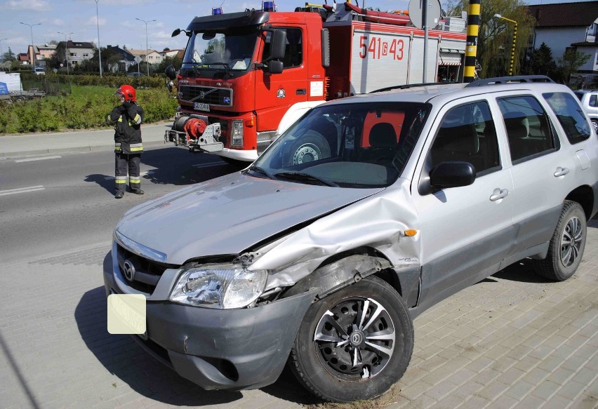 Kolejny wypadek na skrzyżowaniu al. Kociewskiej i ul. Żwirki w Tczewie [ZOBACZ ZDJĘCIA]