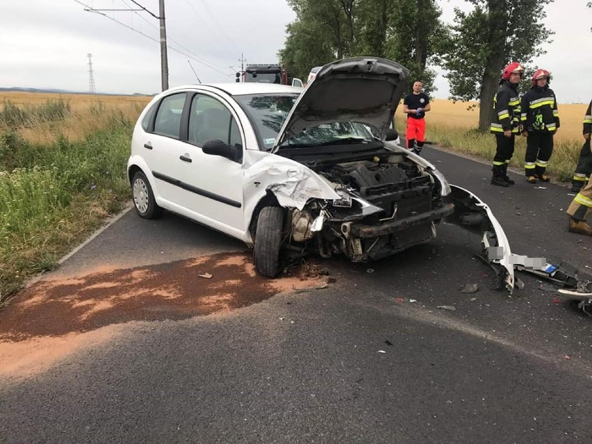 Wypadek na drodze między Legnicą, a Złotoryją [ZDJĘCIA]