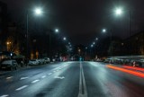 Koronawirus. Kraków wyłączył oświetlenie uliczne w nocy i oszczędza dziennie 20 tys. zł. Czy Warszawa zrobi to samo?