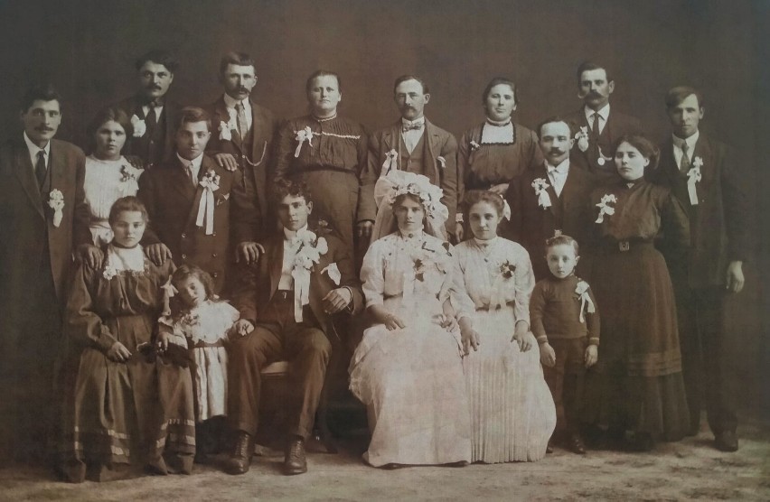 Mieszkańcy Kaszyc na starych fotografiach. Niezwykła wystawa