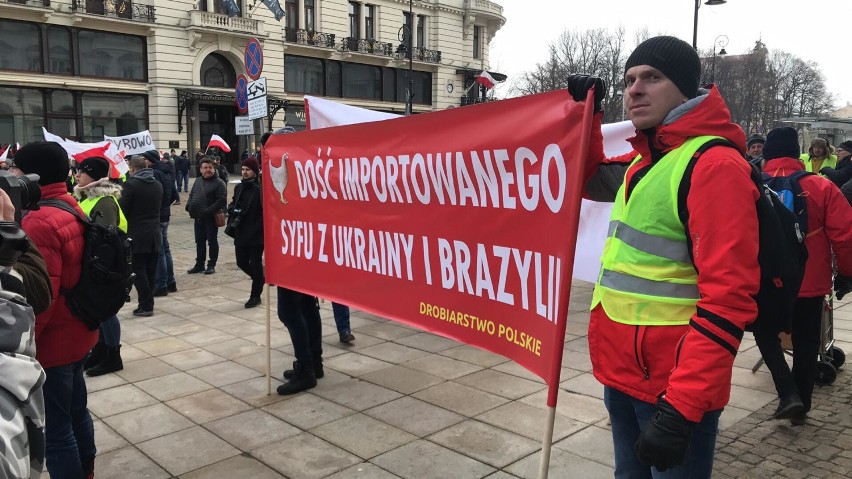 Protest rolników w Warszawie trwa