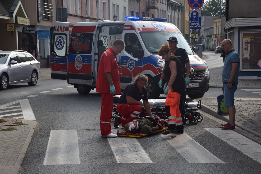 Na ul. Piłsudskiego w Kościanie pijany wszedł pod samochód