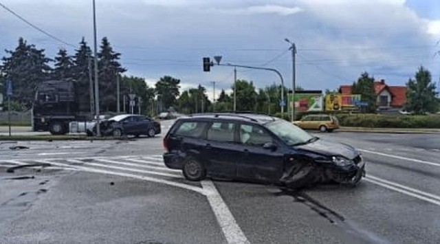 Kolizja dwóch samochodów osobowych w Piotrkowie, 11.07.2022