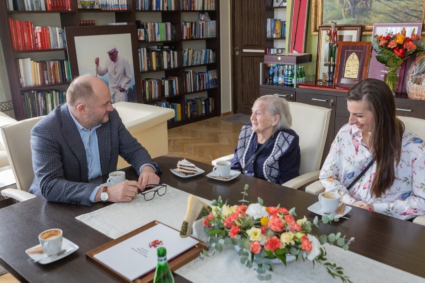 Przyznany z okazji setnych urodzin medal Unitas Durat...