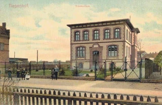 Auguste - Viktoria - Krakenhaus (szpital) przy Bahnhofstraße (ul.Dworcowa) nazwany na cześć żony ostatniego cesarza niemieckiego, która ofiarowała na jego wybudowanie znaczne kwoty.