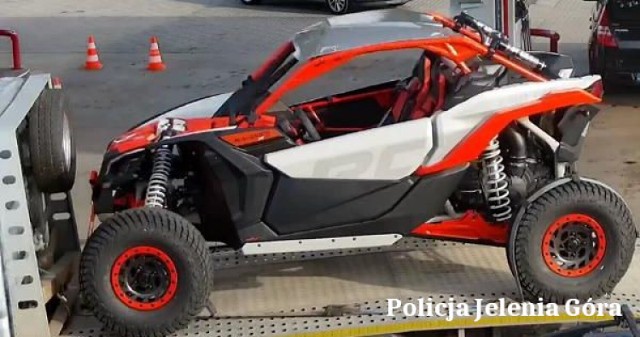 Odzyskany pojazd typu buggy CAN-AM Maverick XRC Turbo