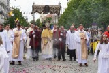 Boże Ciało. Tłumy wiernych na ogólnomiejskiej procesji w centrum Białegostoku [ZDJĘCIA][WIDEO]