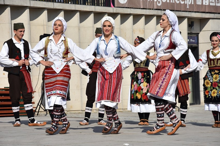 Świat pod Kyczerą. Korowód w Gorlicach, potem koncert w Sękowej