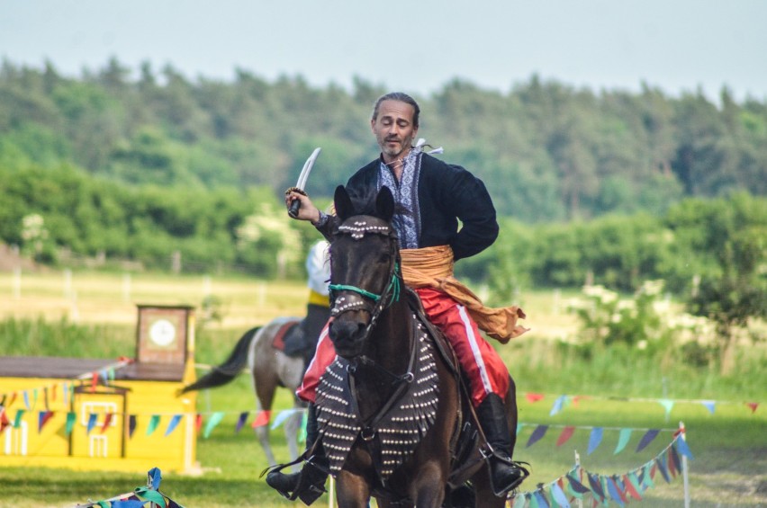 Festiwal Jeździecki Baborówko. Pokaz woltyżerki historycznej [ZDJĘCIA]