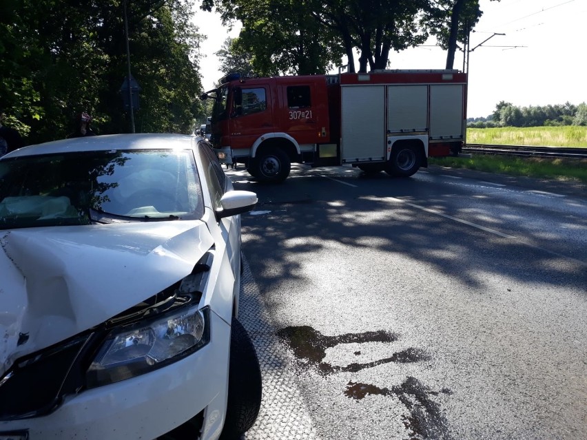 Wrocław. Uwaga kierowcy. Wielkie korki przez wypadek na ul. Kosmonautów. Zderzyły się cztery auta (ZOBACZ ZDJĘCIA)
