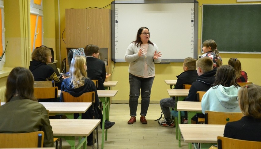 Marta Redmerska jest nauczycielką w Zespole...