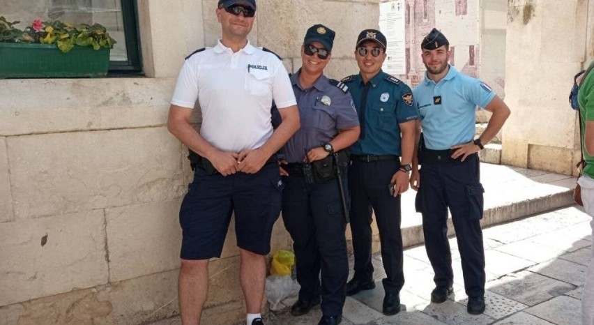 Policjant z Radomia uratował tonącego turystę w Chorwacji. Akcja ratunkowa sierżanta sztabowego Marcina Celi