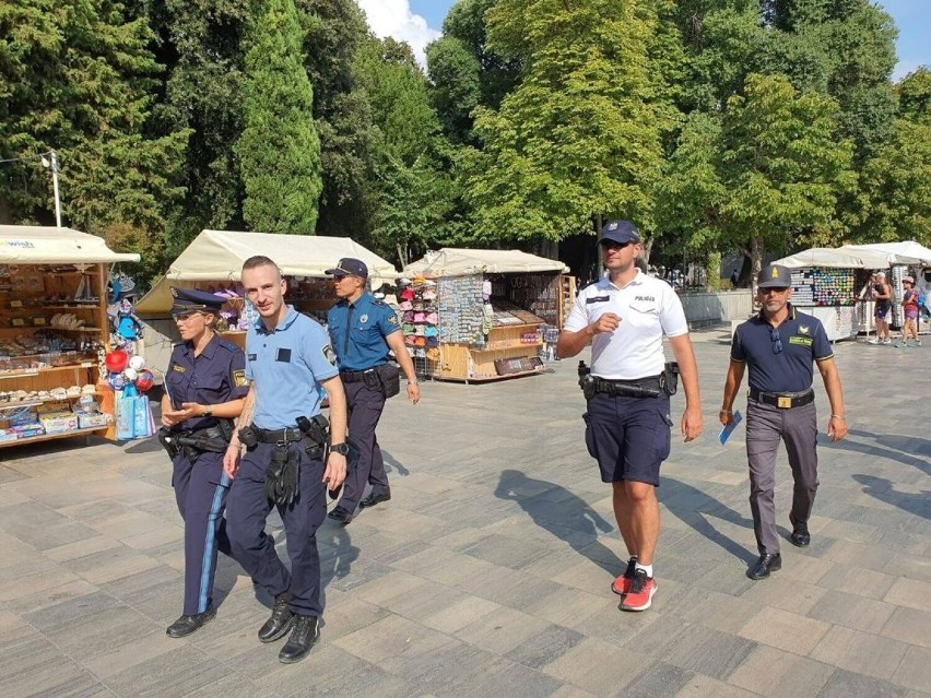 Policjant z Radomia uratował tonącego turystę w Chorwacji. Akcja ratunkowa sierżanta sztabowego Marcina Celi