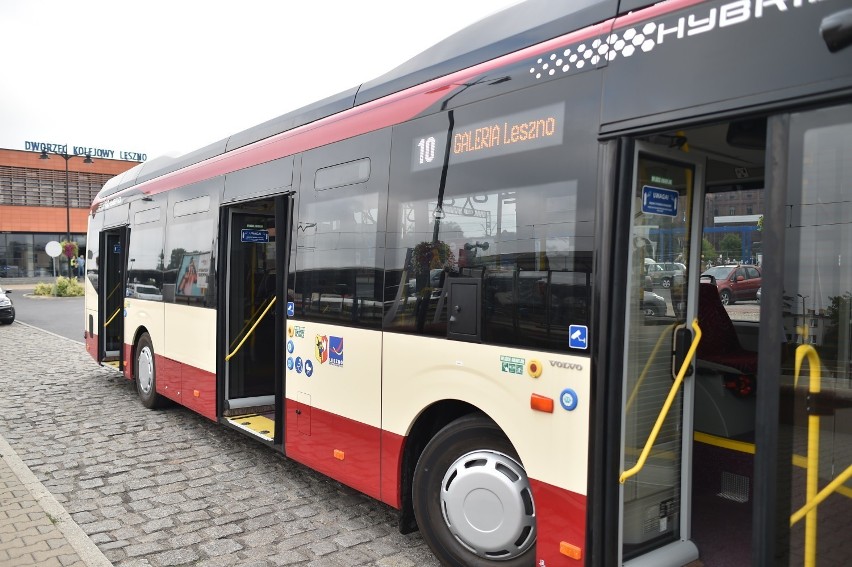 Nowe autobusy w Lesznie mają rampy dla inwalidów