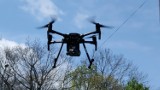 Policjanci prowadzą kaskadowe pomiary prędkości - w Kartuskiem ponownie patroluje dron