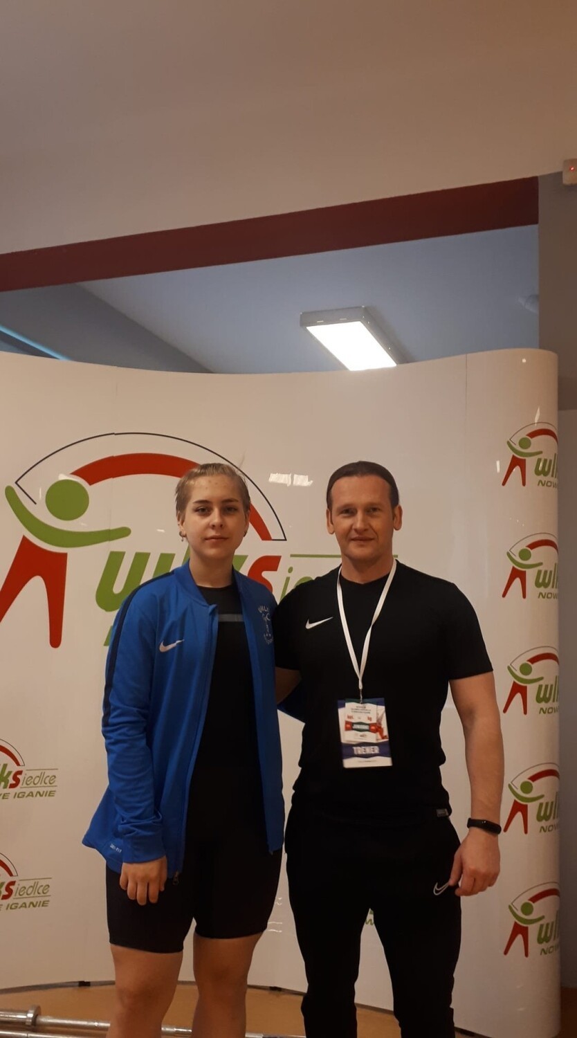 Katarzyna Kozera, sztangistka UMLKS Radomsko walczy w Mistrzostwach Świata w Albanii