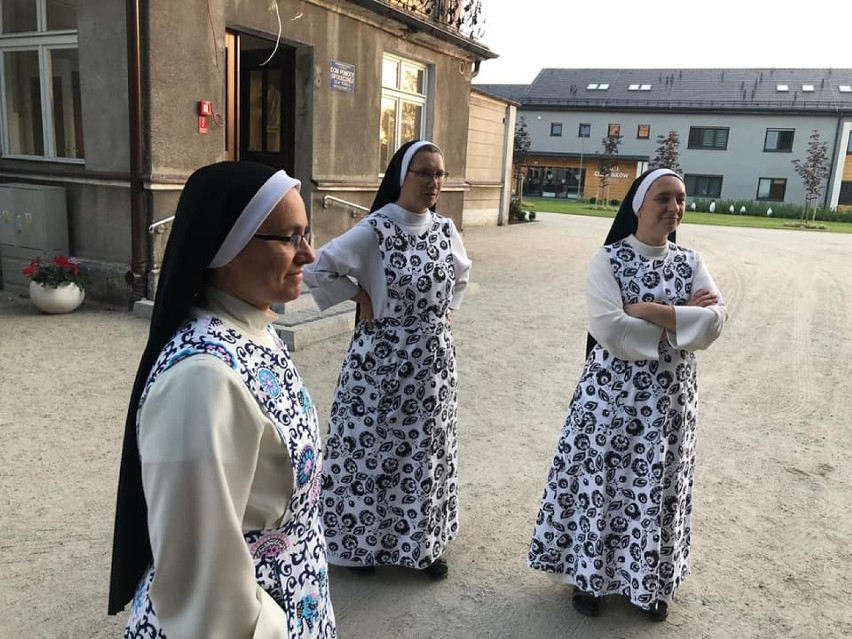 Kolejne wyzwanie sióstr Dominikanek z Broniszewic. Chcą wyremontować elewację zabytkowego pałacu