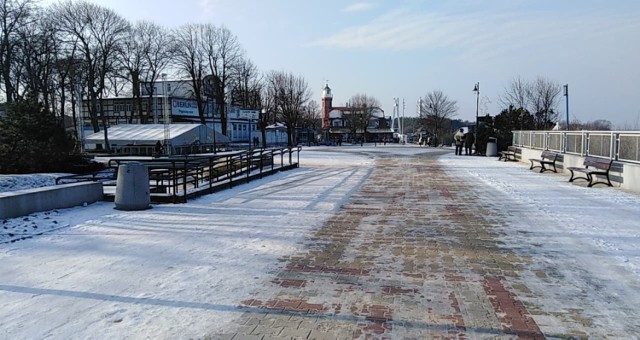 Słoneczna pogoda zachęca do spacerów. Nie siedźcie w domu, wybierzcie się z rodziną, znajomymi na spacer nad morze. Przedstawiamy kilka zdjęć z Ustki.