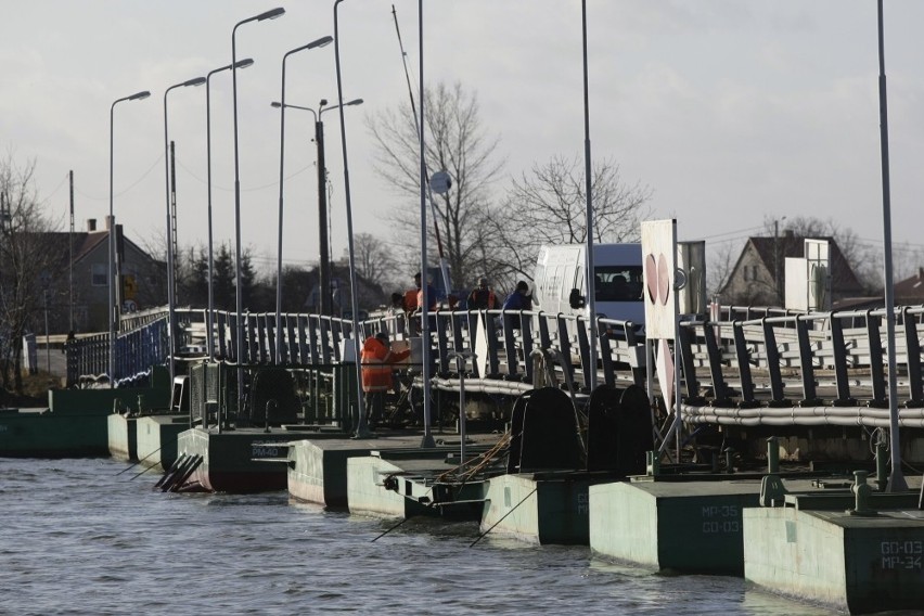 Most pontonowy w Sobieszewie to kosztowna prowizorka? Sprawdź bilans wydatków