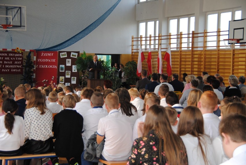 Szkoła Podstawowa w Rudnie odebrała instalację fotowoltaiczną, wygraną od firmy IKEA. Uroczystość odbyła się we wtorek (ZDJĘCIA)