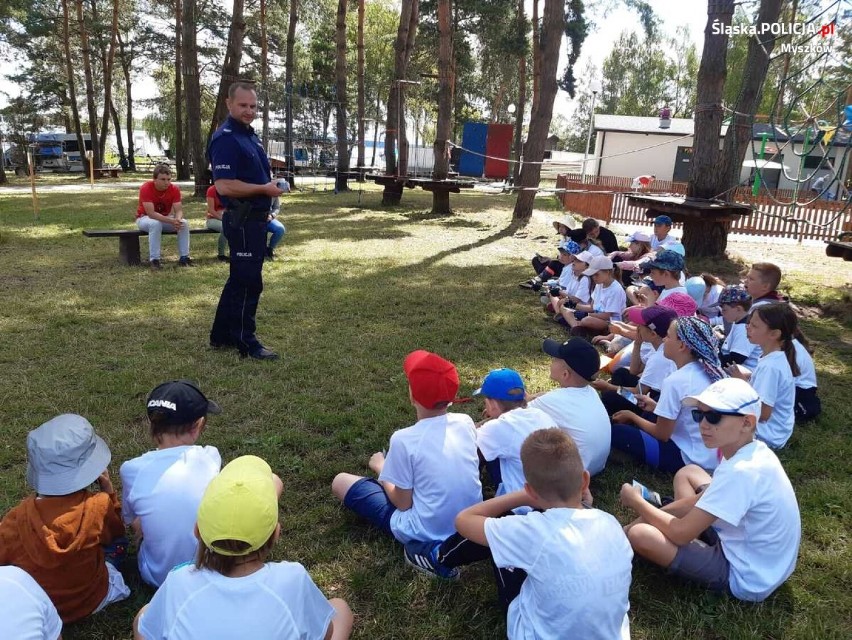 Myszków. Policjanci prowadzą akcję bezpieczeństwa na wakacjach ZDJĘCIA