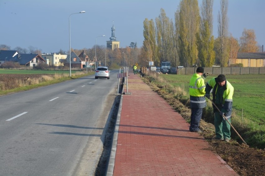 Inwestycja w Kowalewie. Ciąg dalszy chodnika w stronę Fabianowa