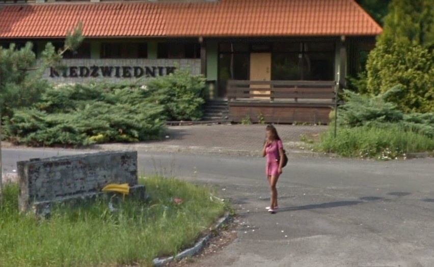 Opole w Google Street View. Na zdjęciu: "Kobieta pracująca"...