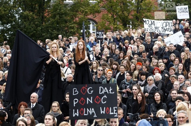 Strajk Kobiet w Szczecinie. Kilka tysięcy osób na pl. Solidarności