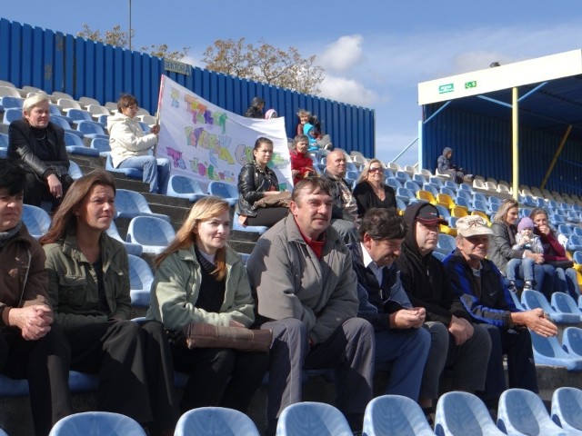 Piknik „Otwieramy bramy” – „Trzy podwórka” na stadionie w Radomsku