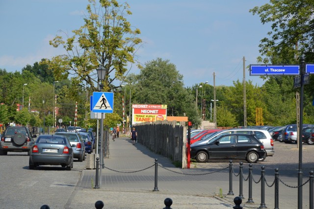 W okolicy dworca PKP miejsc parkingowych jest za mało