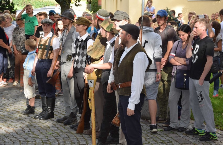 Malbork. 72 rocznica powstania warszawskiego. Uroczystości przy pomniku i kamieniu [ZDJĘCIA]