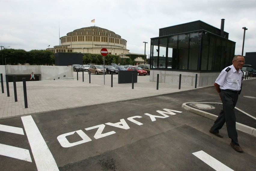 Parking przy Hali Ludowej zbudowała firma Budimex. Zarabia...